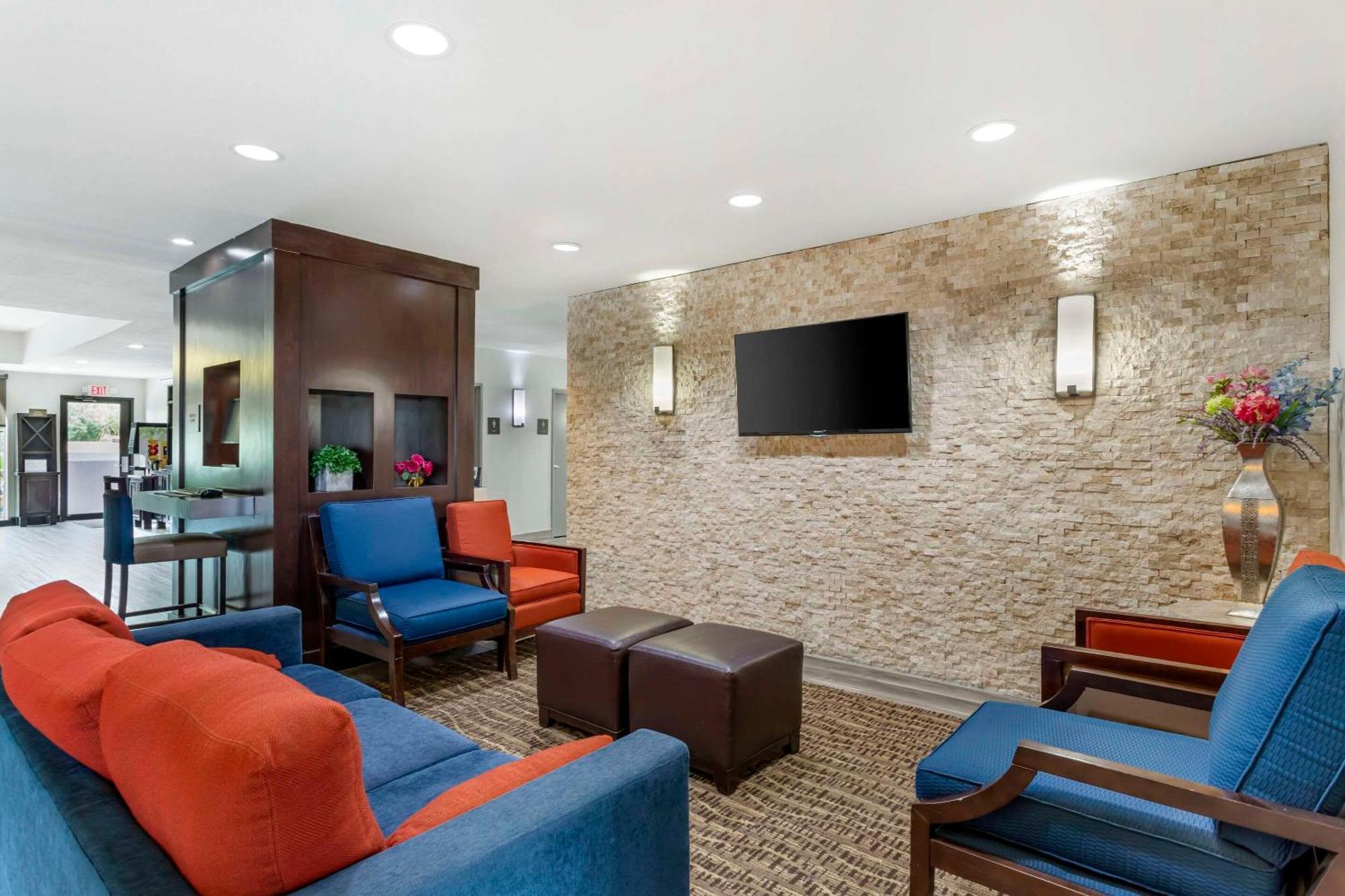 Comfort & Fm1960-champions Hotel 3*