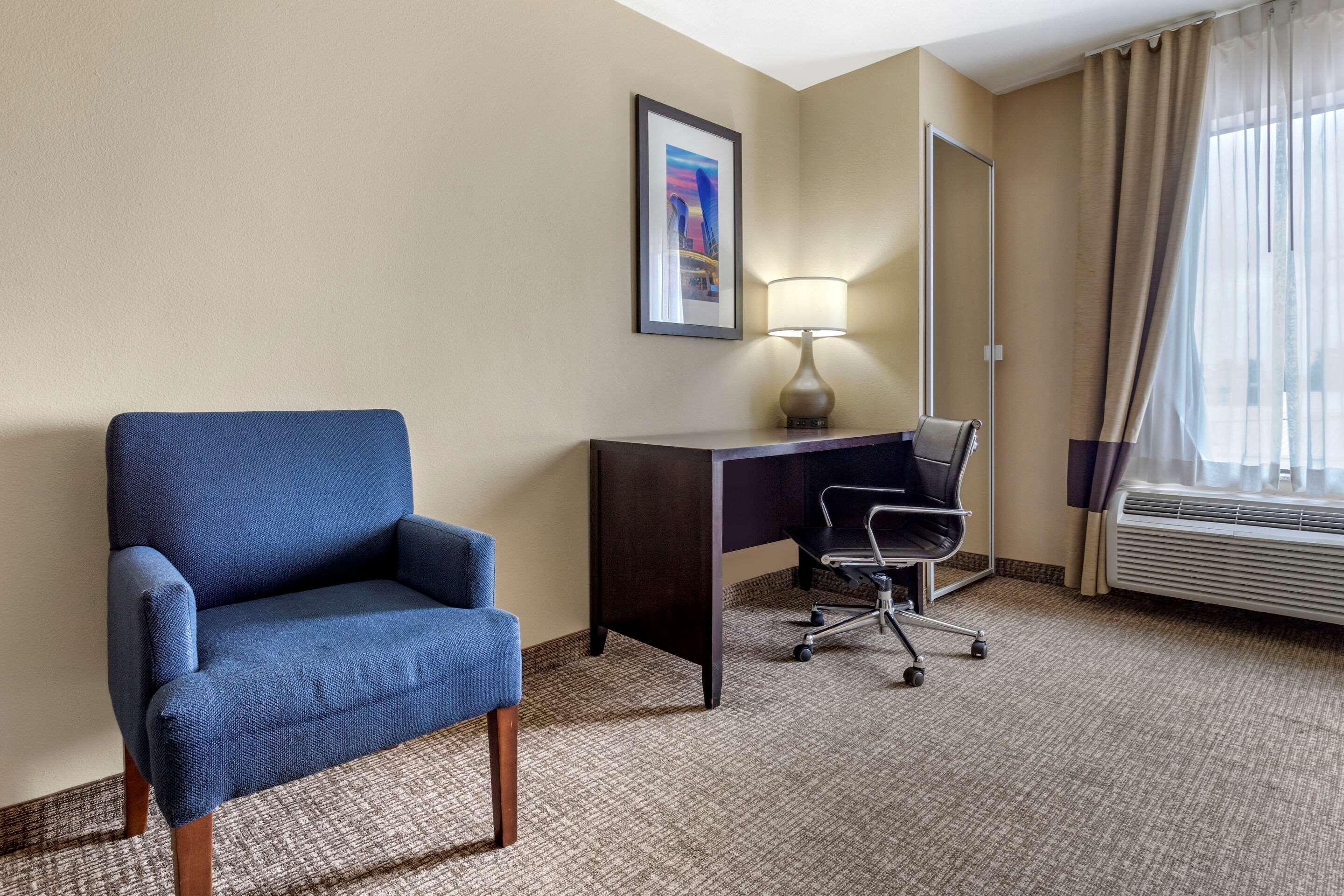 Comfort & Fm1960-champions Hotel Houston